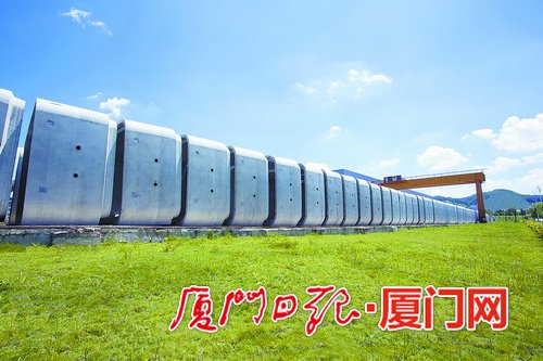 《廈門日報》致敬改革開放40年專版報道美益匠心智造新時代